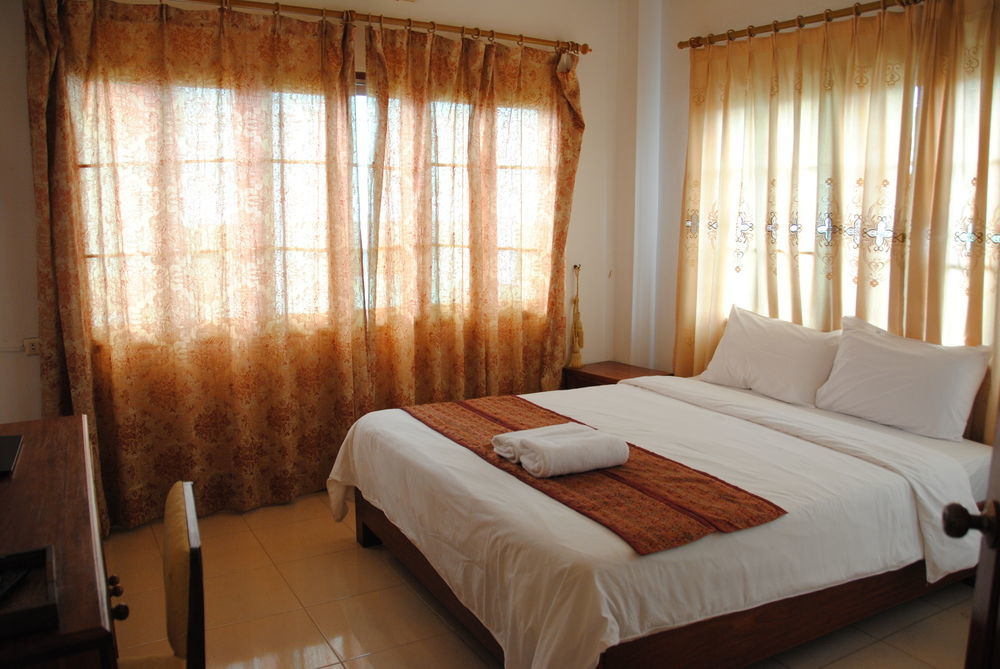 Nalinthone Guesthouse Ban Nongdouang Exteriör bild
