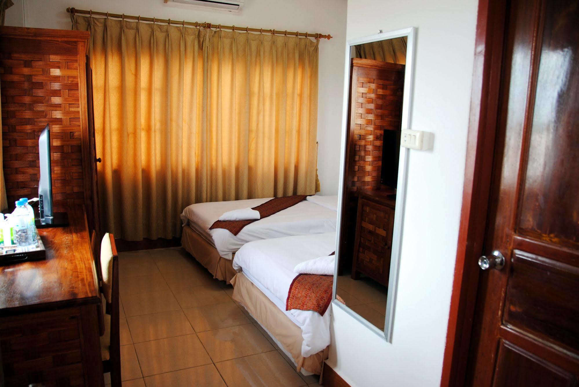 Nalinthone Guesthouse Ban Nongdouang Exteriör bild